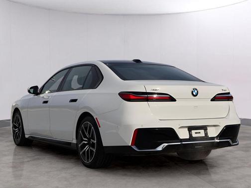 2025 BMW 740 i xDrive