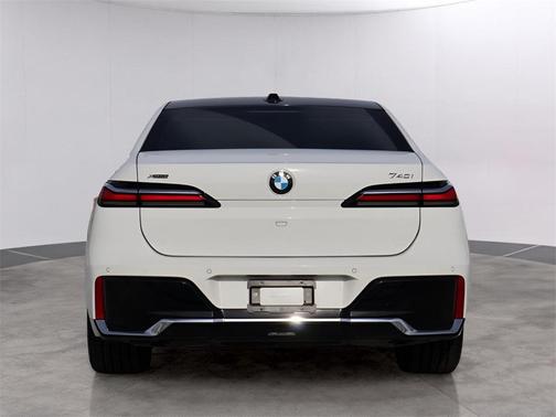 2025 BMW 740 i xDrive