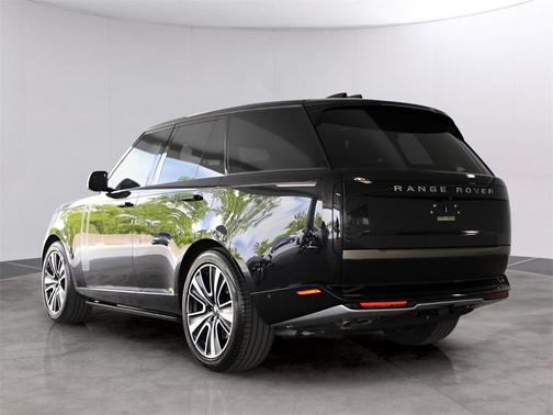 2024 Land Rover Range Rover P530 SE