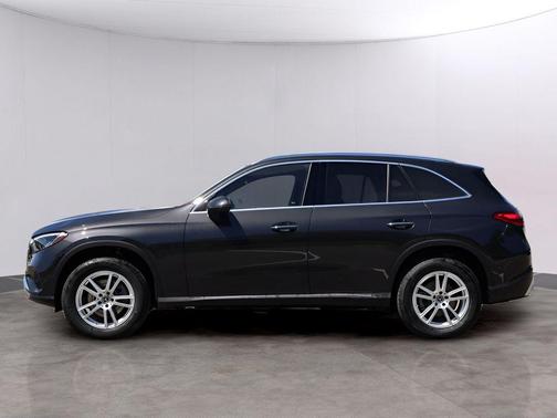 Graphite Gray Metallic 2026 Mercedes-Benz GLC 300 Base 4MATIC