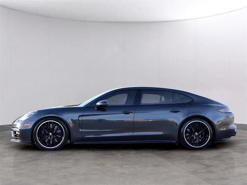 2022 Porsche Panamera Turbo S Executive