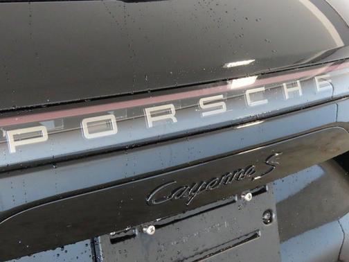 2023 Porsche Cayenne S Platinum Edition