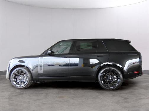 2025 Land Rover Range Rover P400 SE 7 Seat