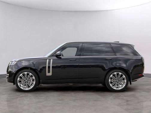 Santorini Black 2025 Land Rover Range Rover P530 SE 7 Seat