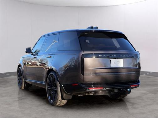 2026 Land Rover Range Rover P530 SE