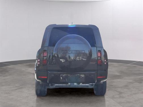 2024 Land Rover Defender P400 X-Dynamic SE