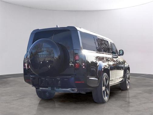 2024 Land Rover Defender P400 X-Dynamic SE