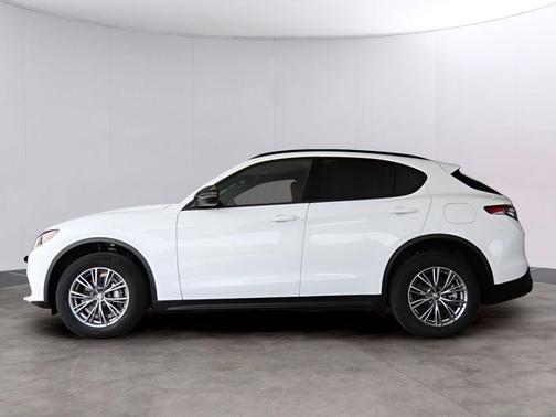 2024 Alfa Romeo Stelvio Base