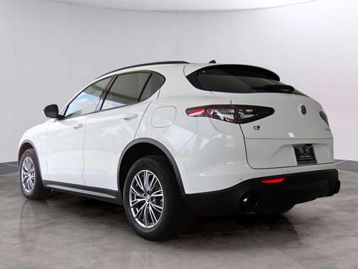 2024 Alfa Romeo Stelvio Base