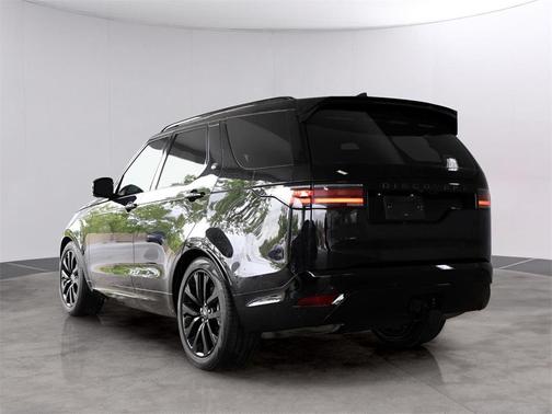 2024 Land Rover Discovery P300 Dynamic SE