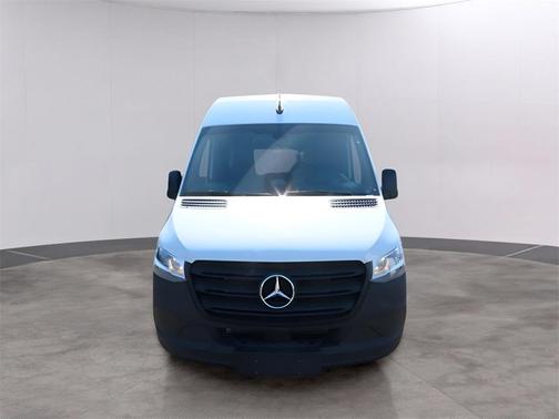 2025 Mercedes-Benz Sprinter 2500 144 WB Standard Roof Passenger