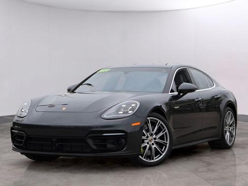 Volcano Grey Metallic 2022 Porsche Panamera 4S