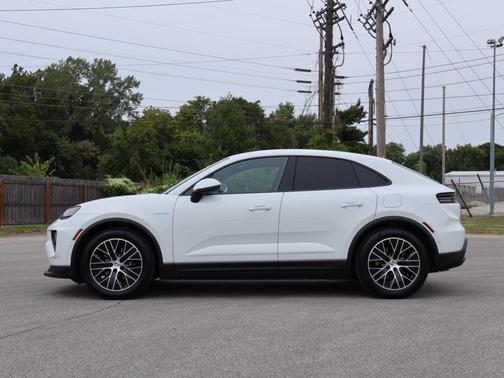 2025 Porsche Macan Base