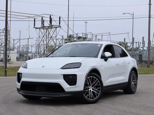 2025 Porsche Macan Base