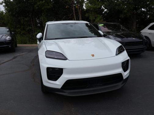 2025 Porsche Macan Base