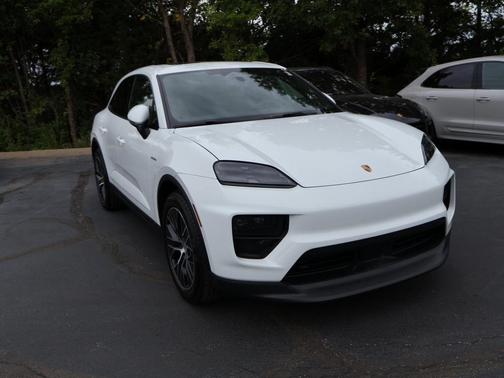 2025 Porsche Macan Base