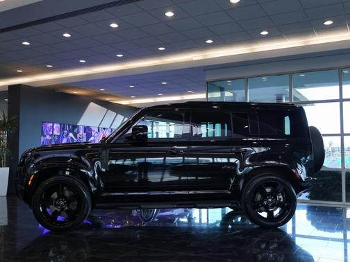 2025 Land Rover Defender P400 X-Dynamic SE