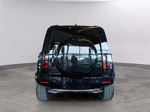 2025 Land Rover Defender P400 X-Dynamic SE
