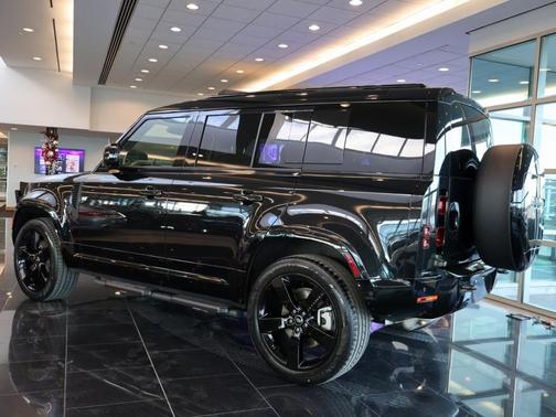 2025 Land Rover Defender P400 X-Dynamic SE