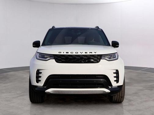 Fuji White 2026 Land Rover Discovery Dynamic SE