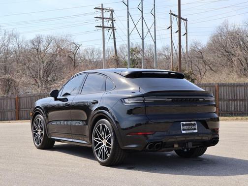 2025 Porsche Cayenne GTS