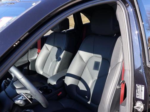 2025 Porsche Macan S