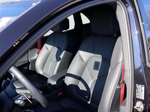 2025 Porsche Macan S