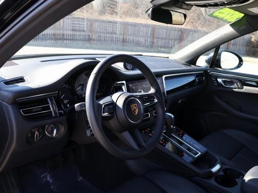 2025 Porsche Macan S