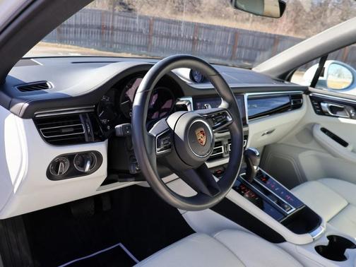 2023 Porsche Macan 