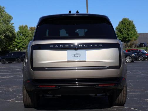 2025 Land Rover Range Rover P550e SE