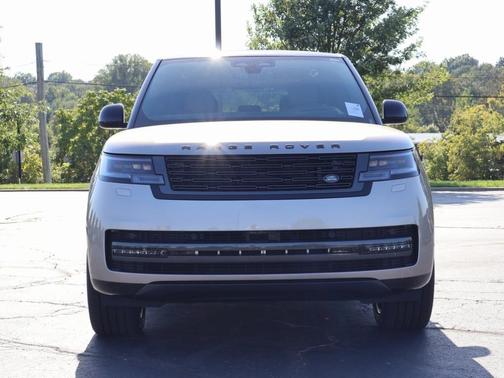 2025 Land Rover Range Rover P550e SE
