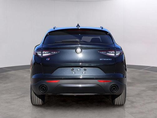 2025 Alfa Romeo Stelvio Base