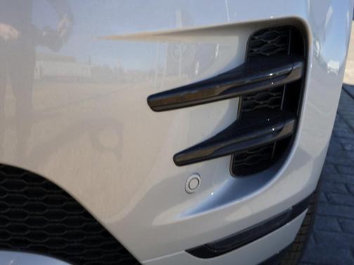 2026 Land Rover Range Rover Evoque Dynamic SE