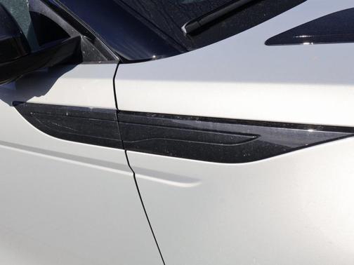 2026 Land Rover Range Rover Evoque Dynamic SE