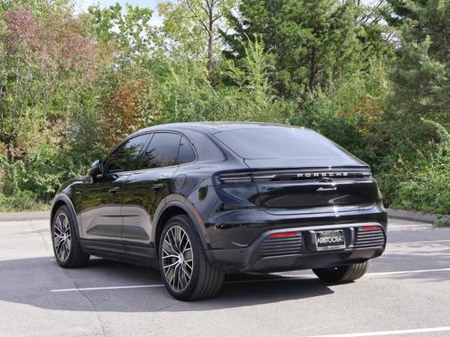 Black 2024 Porsche Macan 4
