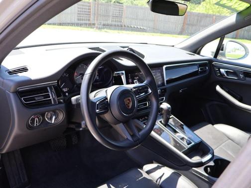 Chalk 2023 Porsche Macan S