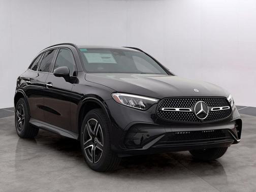 Obsidian Black Metallic 2026 Mercedes-Benz GLC 300 Base 4MATIC