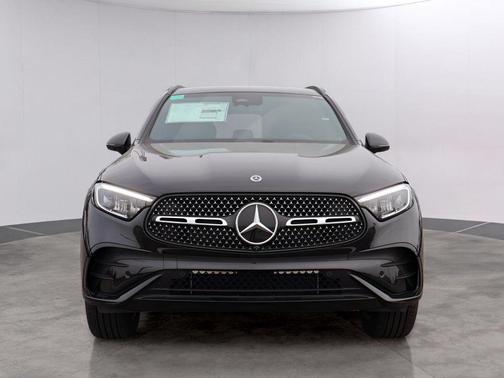 Obsidian Black Metallic 2026 Mercedes-Benz GLC 300 Base 4MATIC
