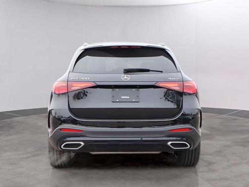 Obsidian Black Metallic 2026 Mercedes-Benz GLC 300 Base 4MATIC