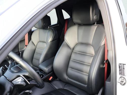 2024 Porsche Macan GTS