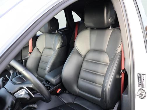 2024 Porsche Macan GTS