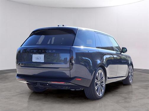 2025 Land Rover Range Rover P530 SE 7 Seat