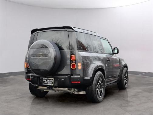2024 Land Rover Defender P400 X-Dynamic SE