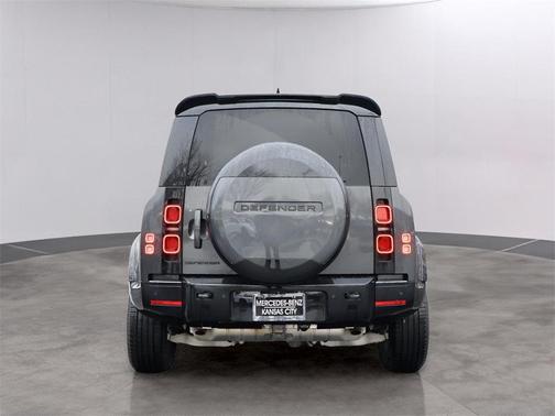 2024 Land Rover Defender P400 X-Dynamic SE