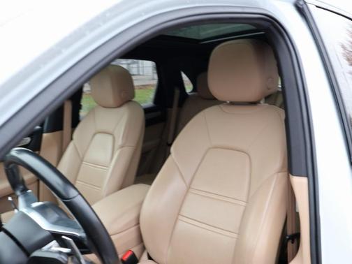 2022 Porsche Cayenne S Platinum Edition