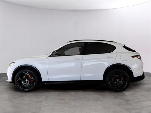 2025 Alfa Romeo Stelvio Base