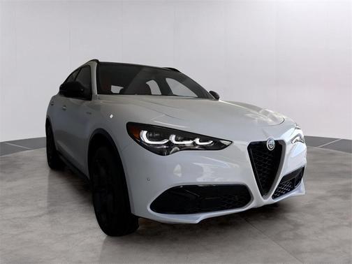 2025 Alfa Romeo Stelvio Base