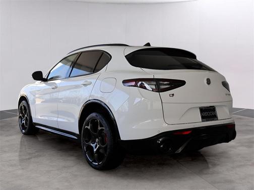 2025 Alfa Romeo Stelvio Base