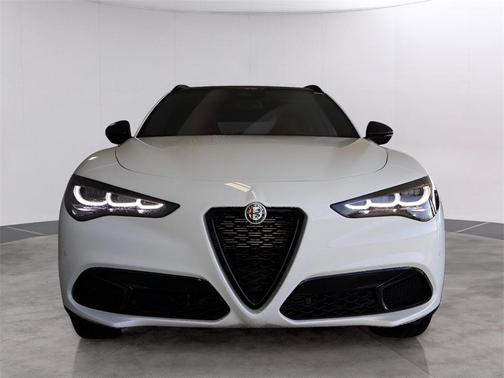 2025 Alfa Romeo Stelvio Base