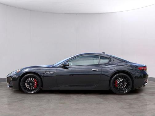 Nero 2024 Maserati GranTurismo Modena